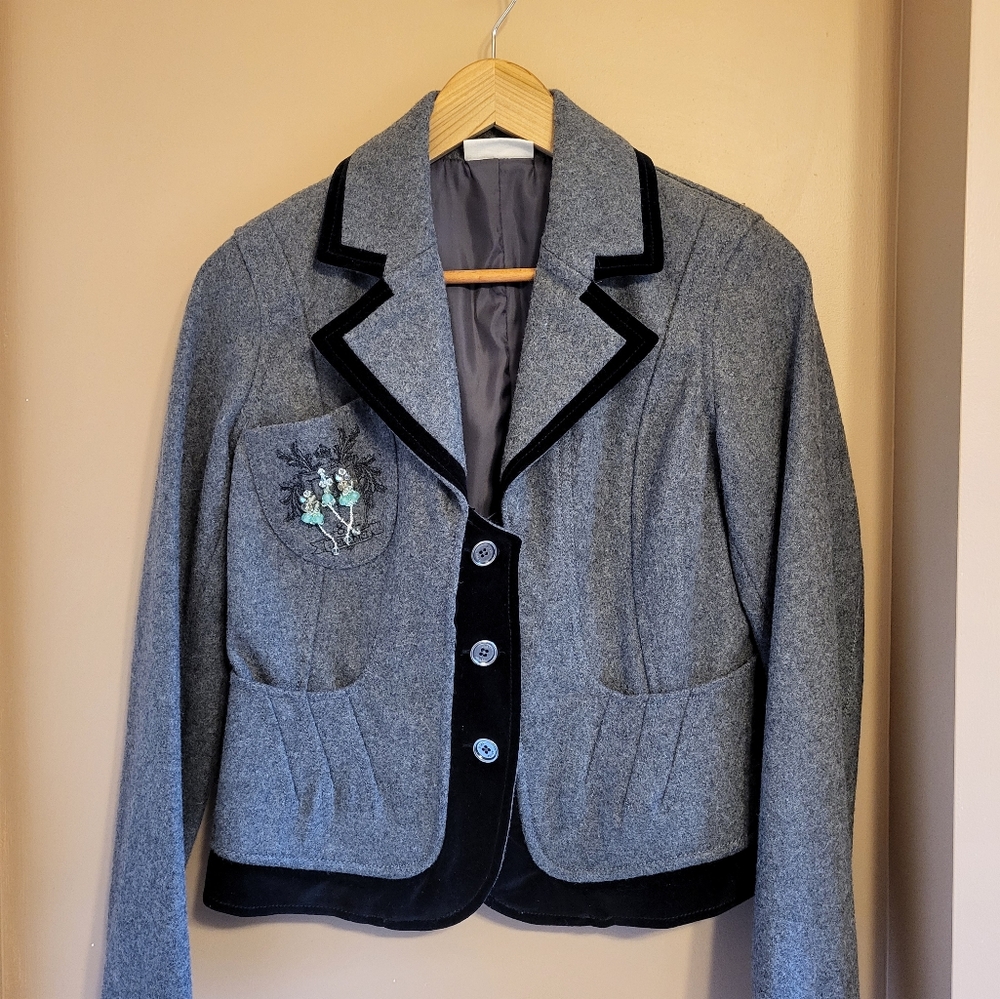 DKNY Jeans. Short waisted grey felt wool blazer, black velvet trim